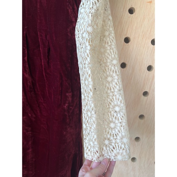 Burgundy velvet gown - Picture 3 of 5